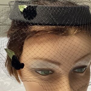 Vintage pillbox hat with veil circa 1960 s so sweet njce netting too